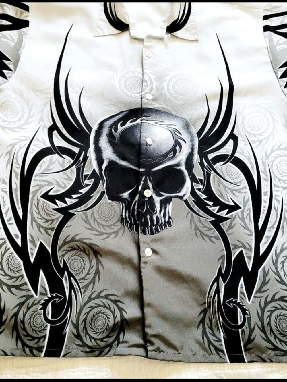 Sapphire Lounge Men’s Skull Graphic Front And Back Button Shirt L Pre-owned
